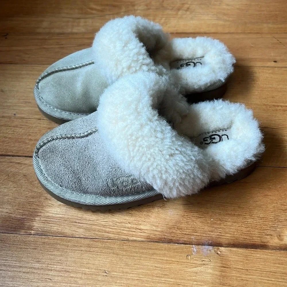 UGG Girl’s Cozy Iil Slipper Little Kids Size 10 - Picture 2 of 7